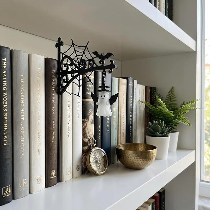Minimalistische Laterne im Bücherregal-Design