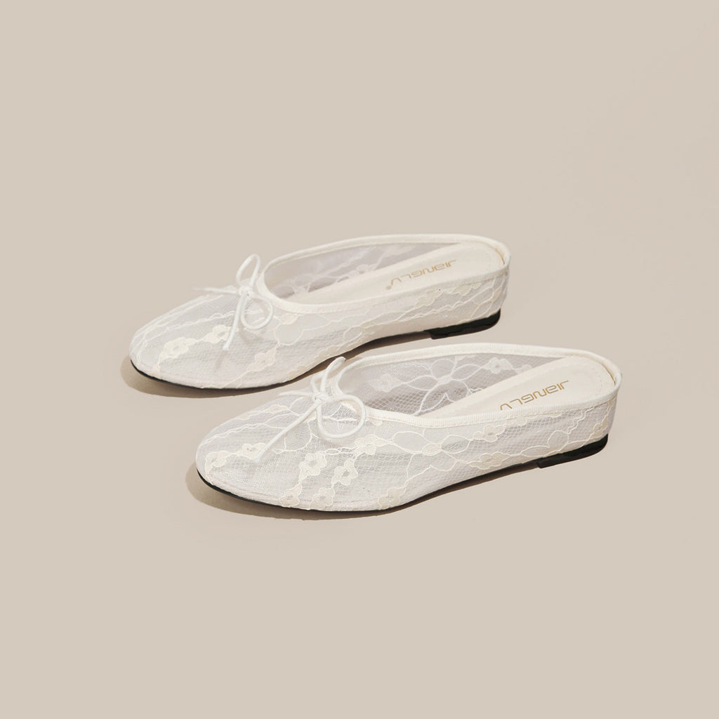 Spitzen-Slipper mit Schleife und Keilabsatz