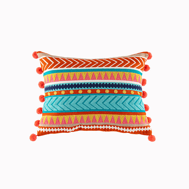 Boho Kissenhülle mit Stickerei und Quasten