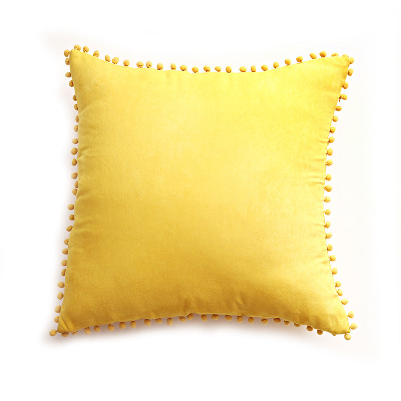 Sofa Kissen mit verspielten Bommeln – Bild 13 | LuxeStyle