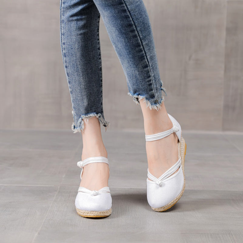 Keilabsatz-Sandalen mit spitzer Zehenpartie – Bild 4 | LuxeStyle
