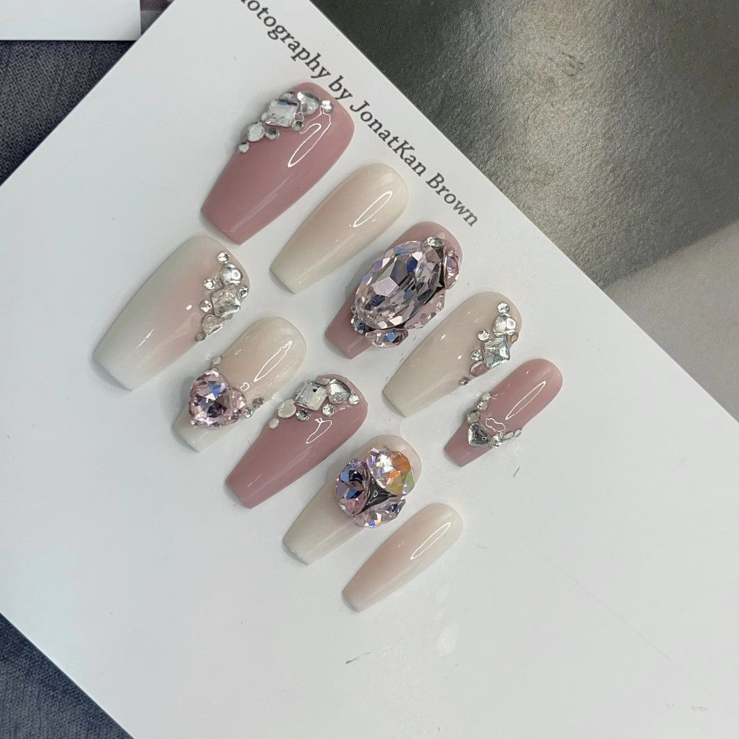 Nagelspray-Pistole mit Strass-Kugel