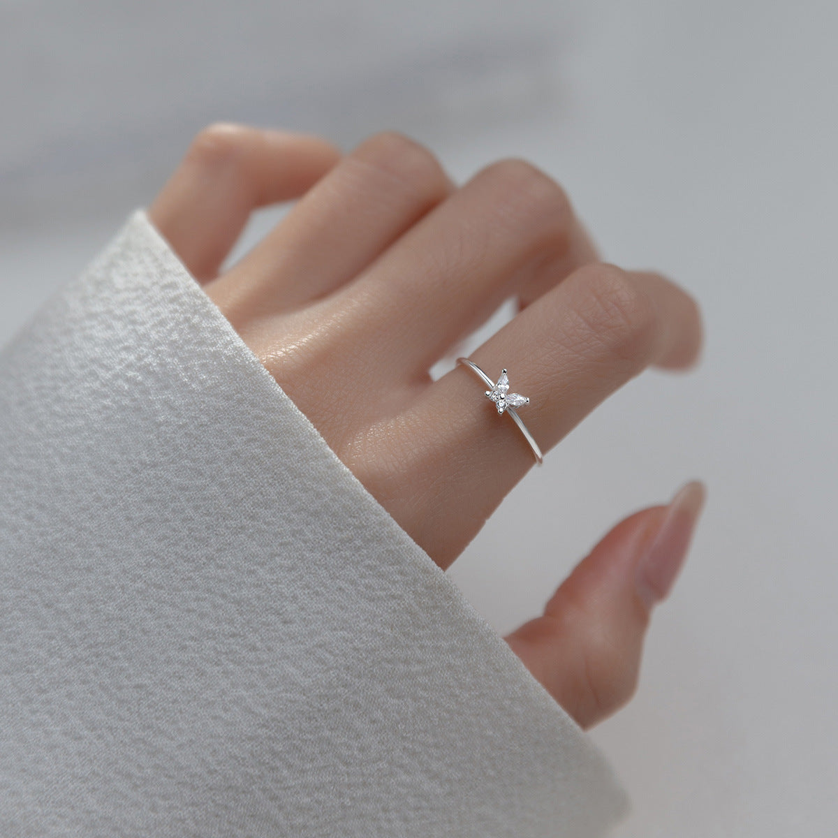 Verstellbarer Schmetterling Open Ring mit Diamanten