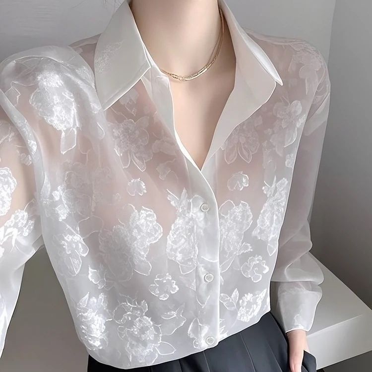 Elegante transparente Bluse mit Blumen-Stickerei