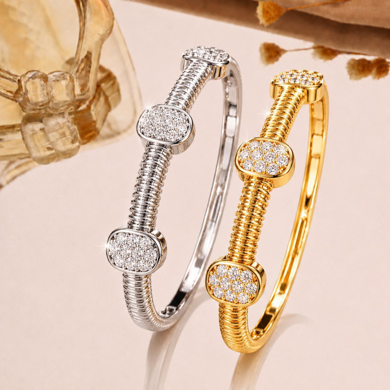 Federarmband mit Diamanten