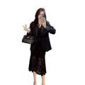 Elegantes schwarzes Spitzenkleid mit V-Ausschnitt – Bild 1 | LuxeStyle