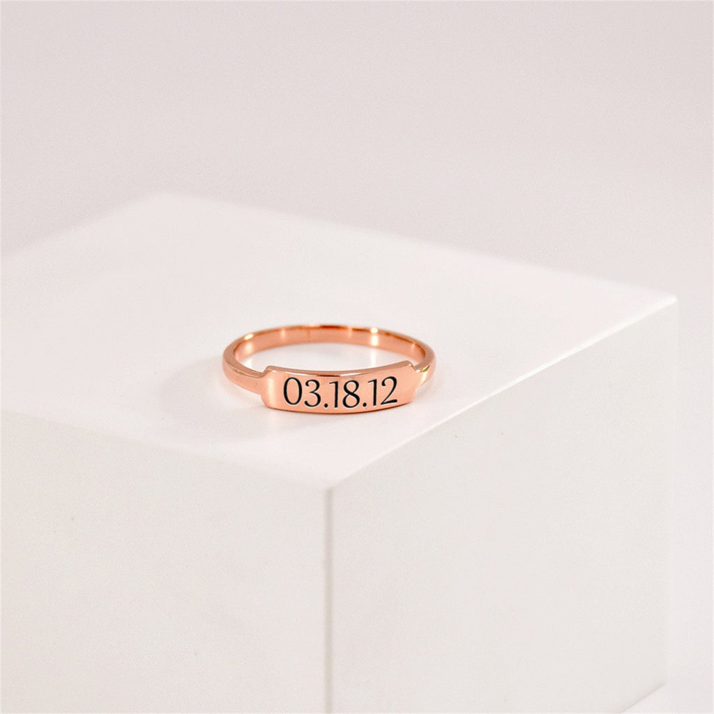 Horizontaler Ring mit Gravur