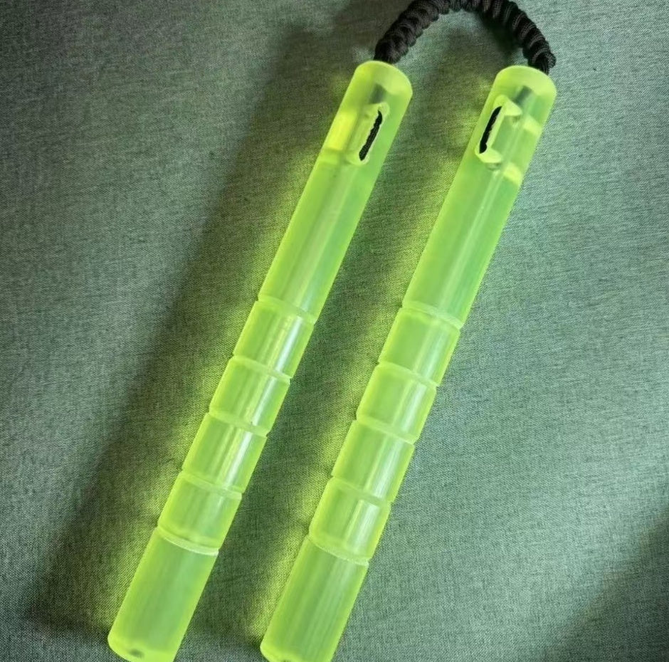 Transparenter Nunchaku aus Kunststoff
