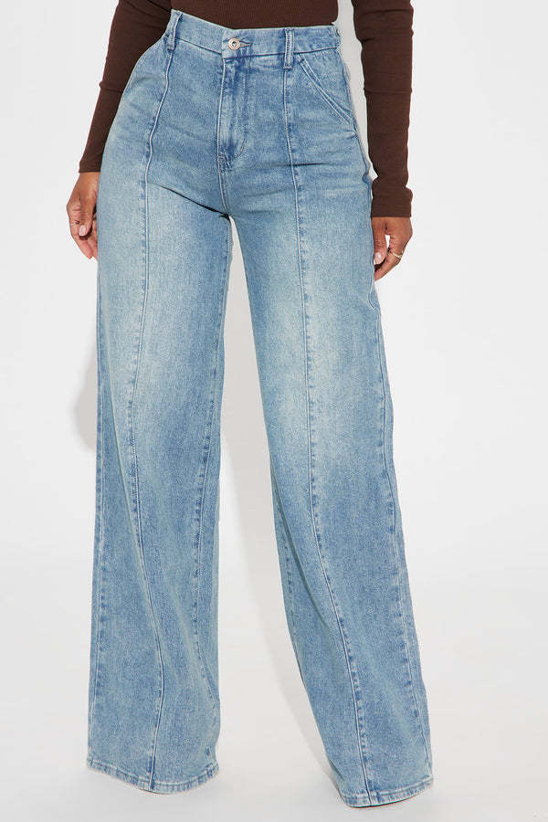 Straight-Leg Jeans im Street-Style