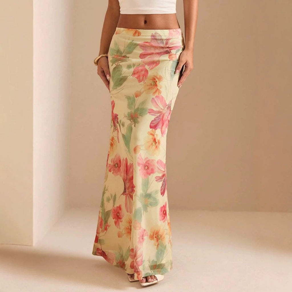 Gelbes Kleid mit Blumenmuster