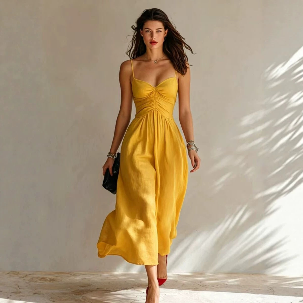 Sommer-Strap-Dress mit Falten in Rot, Schwarz & Weiß