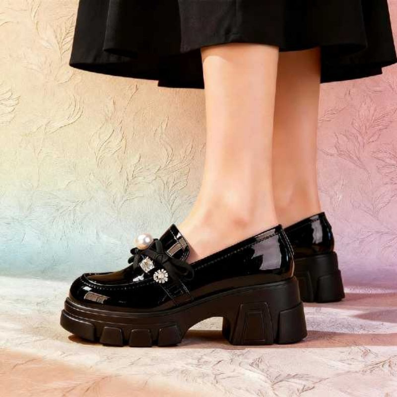 Plateau Loafers mit Perlen und Kristallen