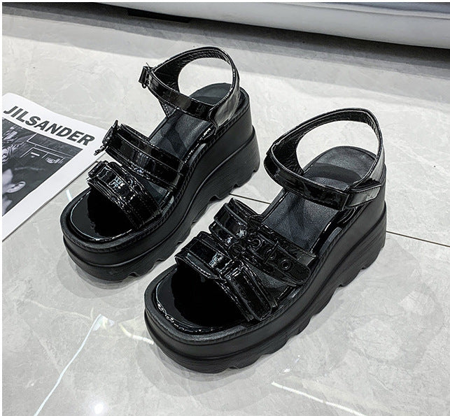 Keilsandalette mit Riemenschnalle – Bild 5 | LuxeStyle