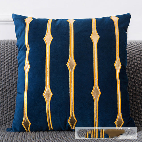 Goldenes Plüschkissen mit Quasten – Bild 8 | LuxeStyle