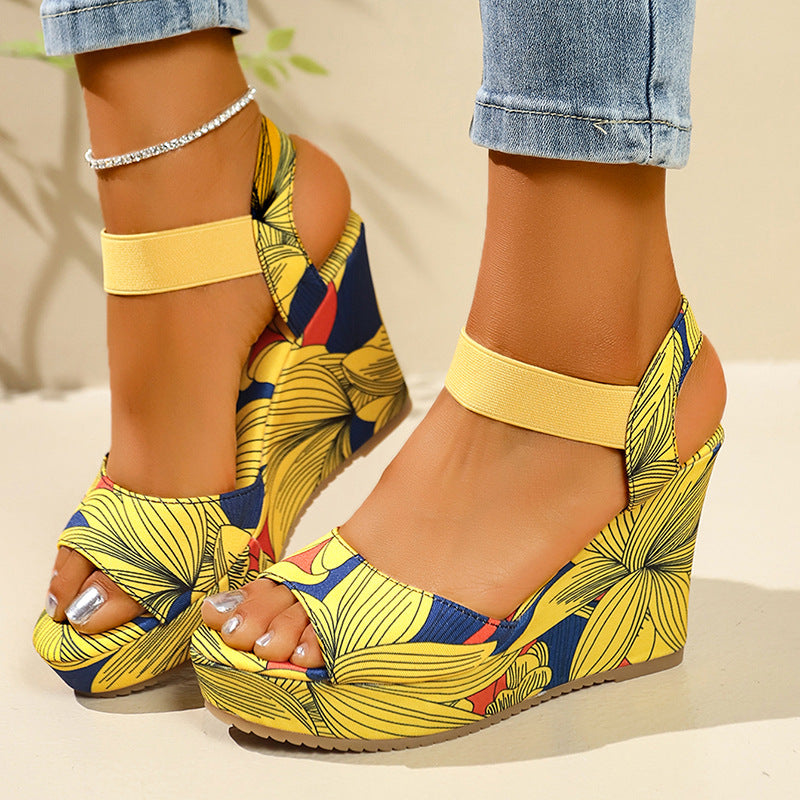 Keile Sandalen mit Riemen und Plateau