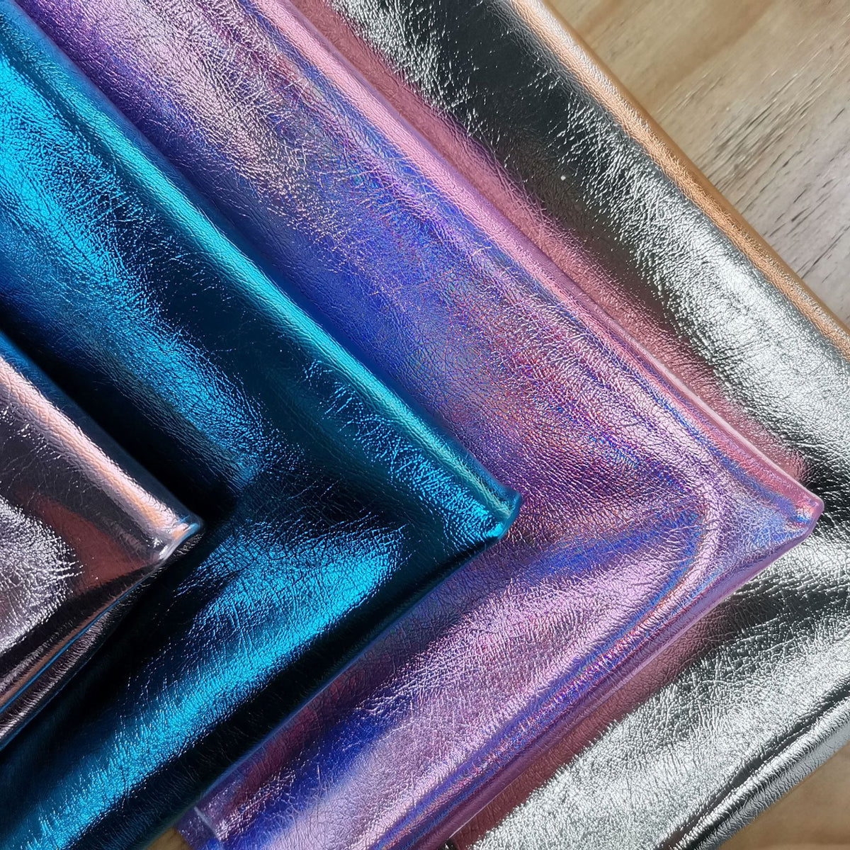 PU-Leder mit Metallfolien-Effekt – Bild 3 | LuxeStyle