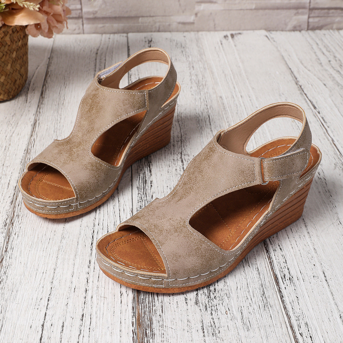 Keile-Sandalen mit Klettverschluss – Bild 9 | LuxeStyle