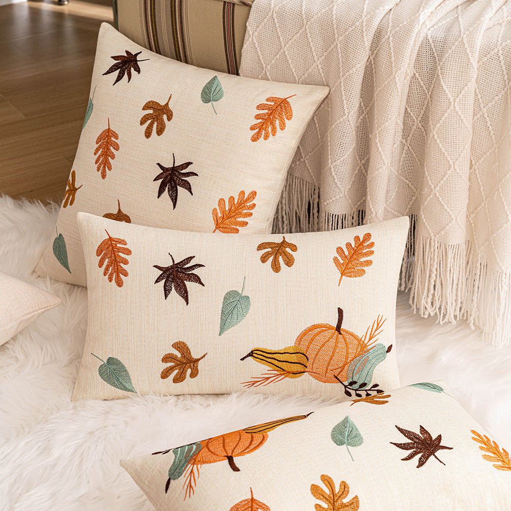 Kissenhülle bestickt mit Herbstlaub und Kürbis – Bild 3 | LuxeStyle