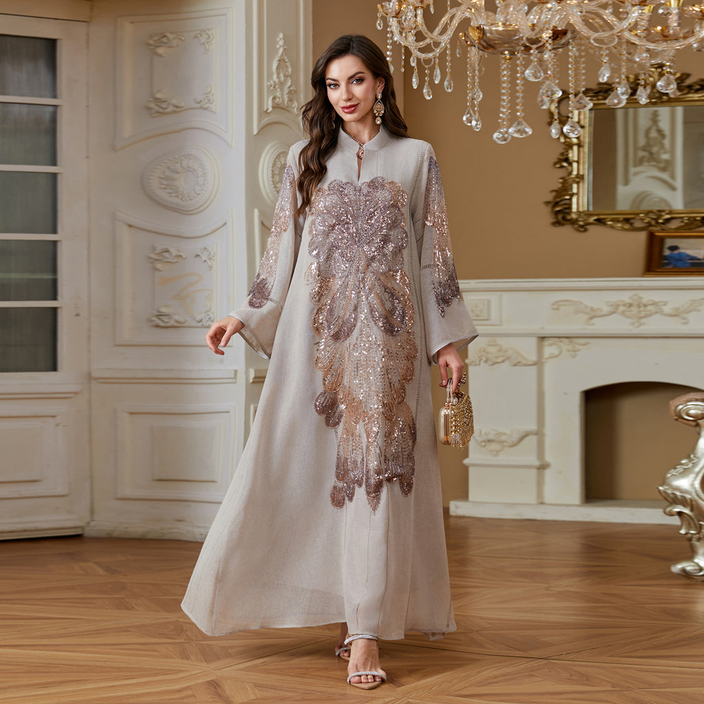 Perlenbesetztes langes Abendkleid mit V-Ausschnitt