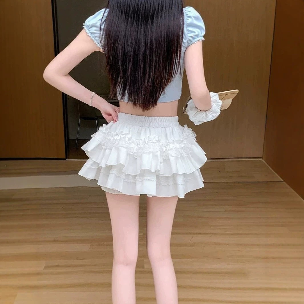 Kurzes Ballkleid mit Spitze