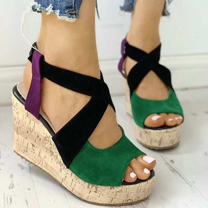 Sommer-Plateau-Sandalen mit Querband – Bild 5 | LuxeStyle