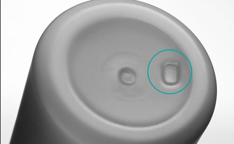 Grosser, frostiger Plastikbecher