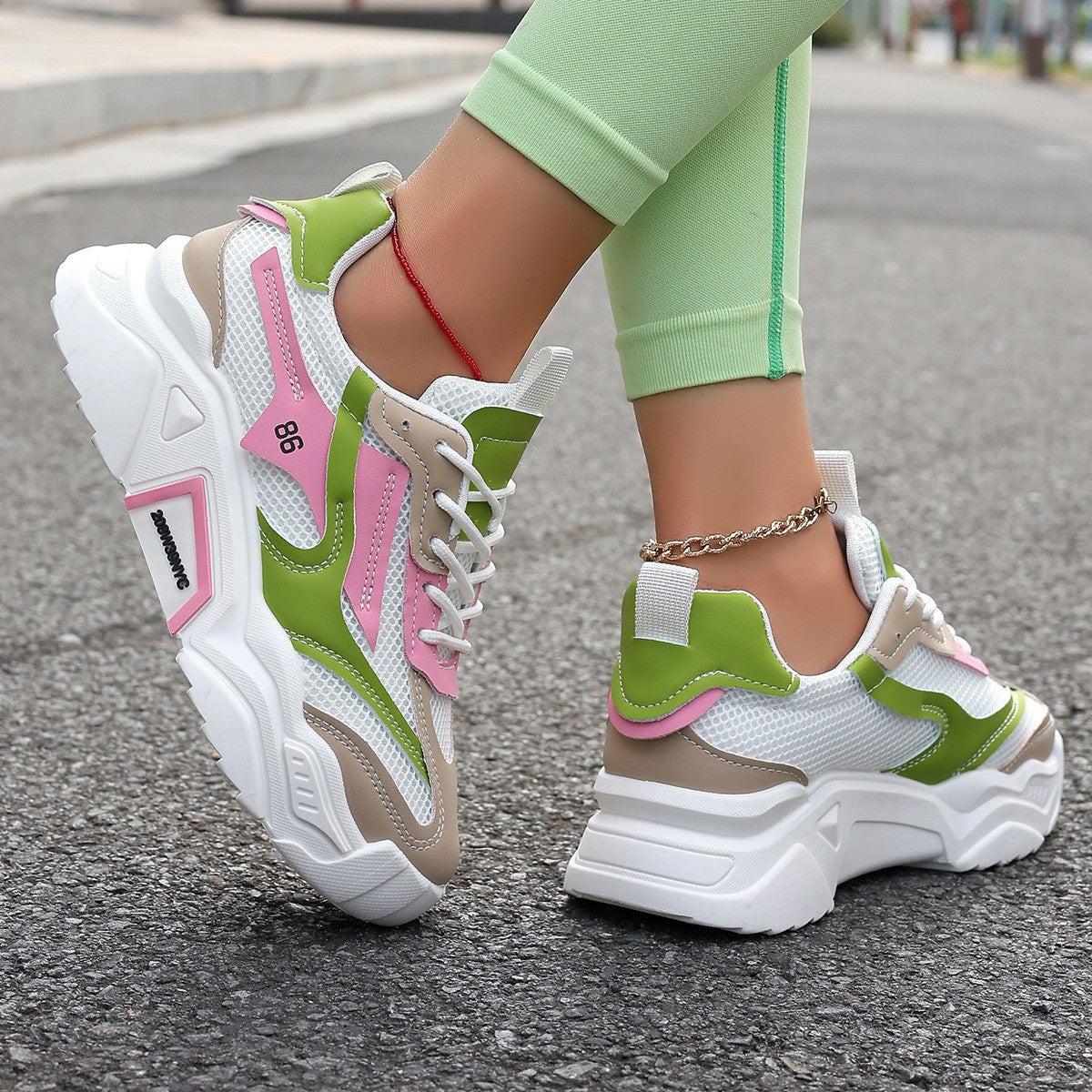 Sportliche Mesh-Sneaker mit Blumenmuster