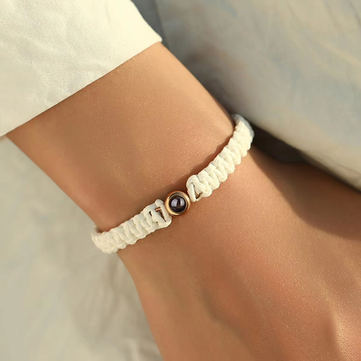 Armband mit Projektionsfunktion – Bild 5 | LuxeStyle