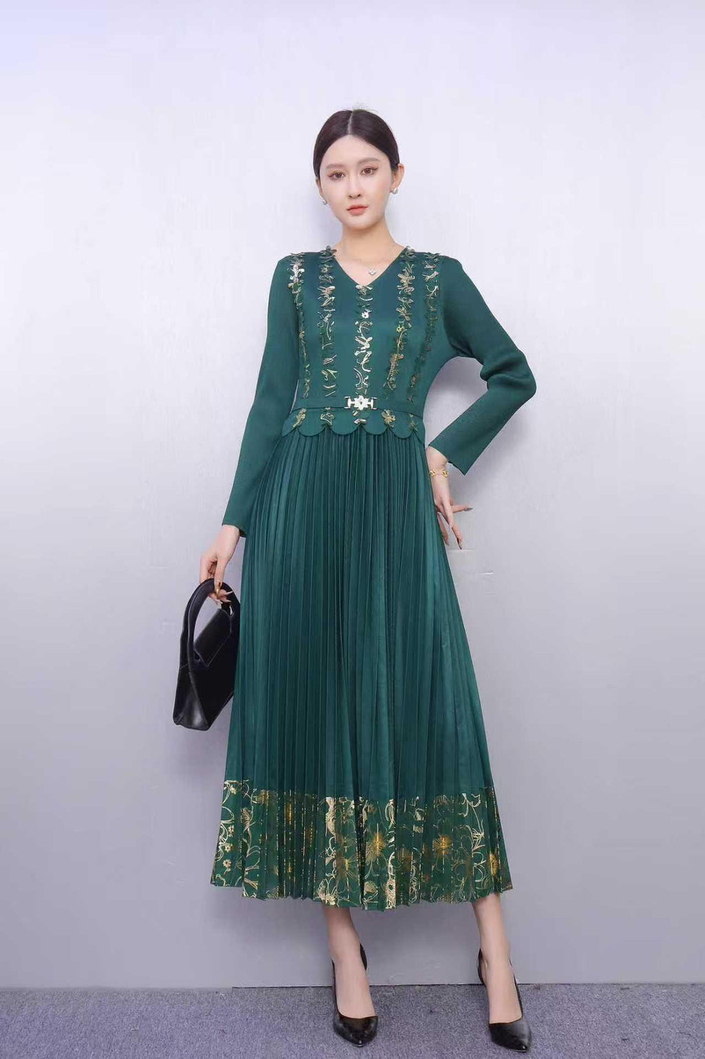 Elegantes, locker geschnittenes Kleid