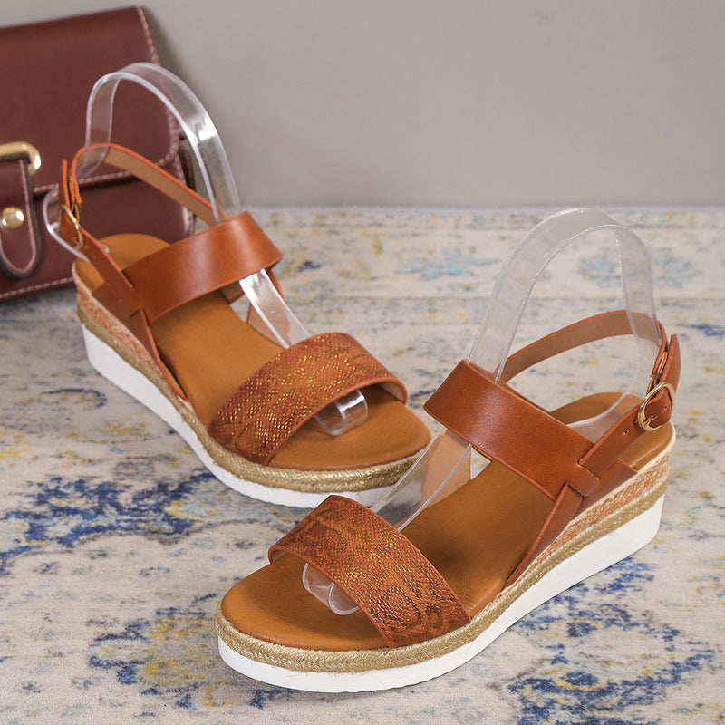 Keilabsatz-Sandalen mit breitem Riemen – Bild 14 | LuxeStyle