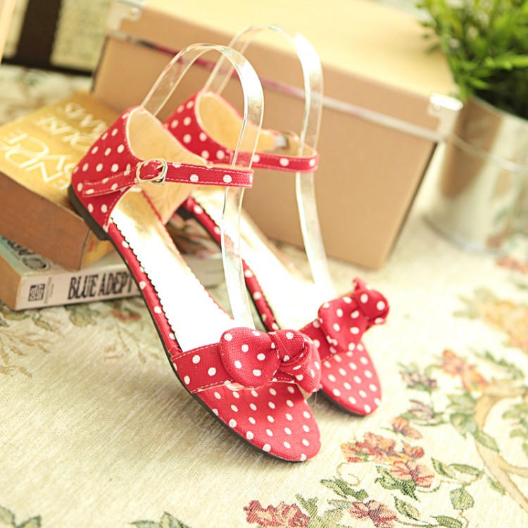 Flache Schuhe mit Polka-Dot-Schleife – Bild 11 | LuxeStyle