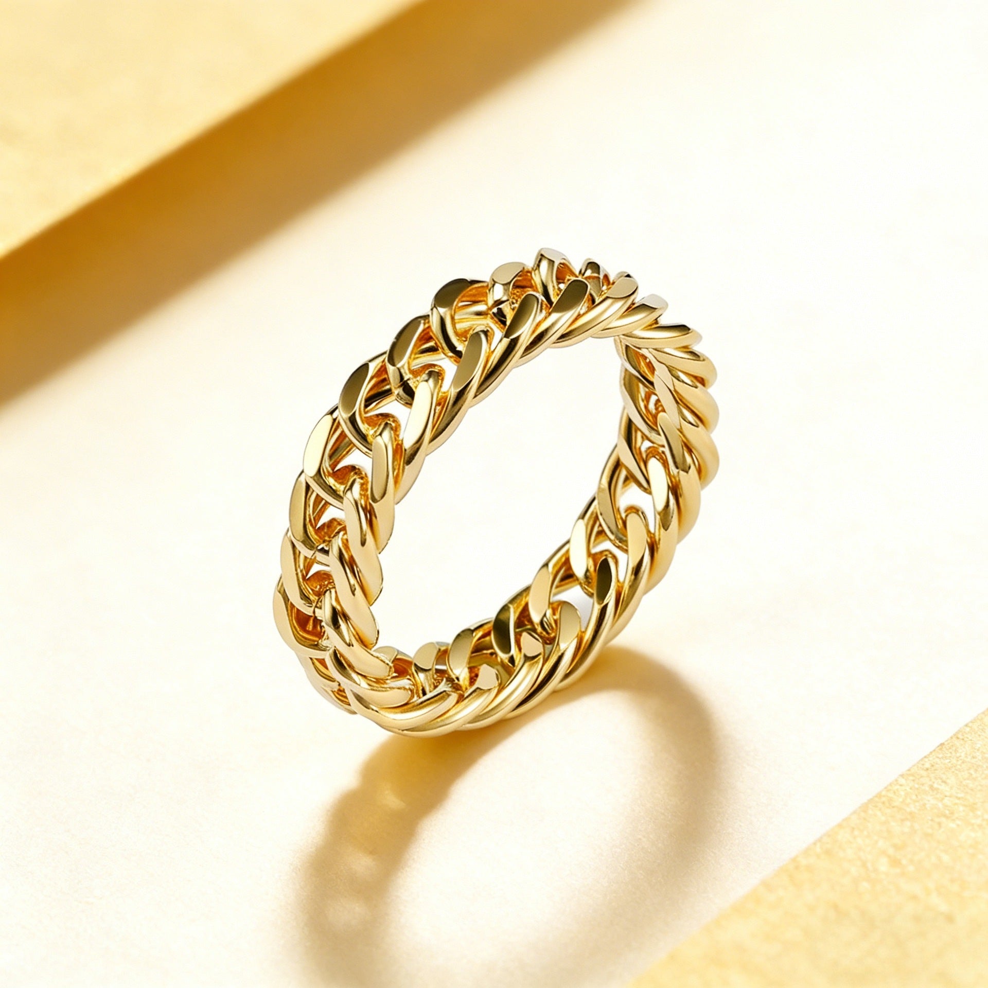 Titan Partner-Ring 18K vergoldet Nahaufnahme