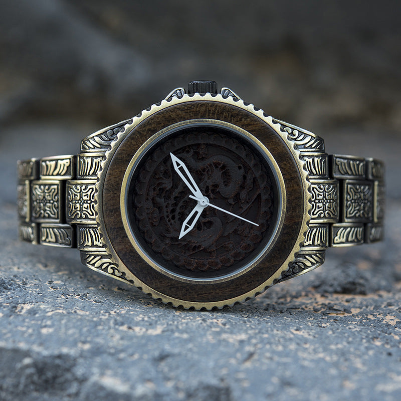 Sportliche Holzuhr mit Quarzwerk