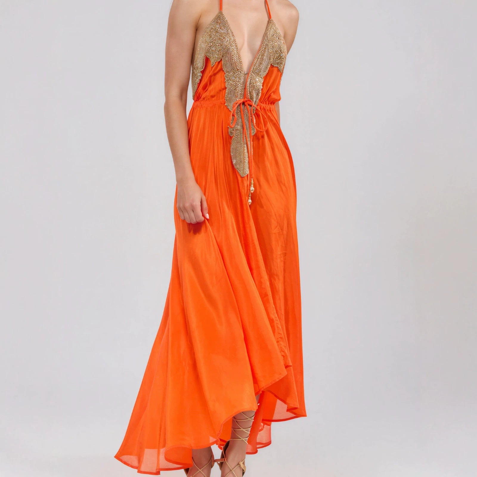 Orangefarbene Sommerkleid
