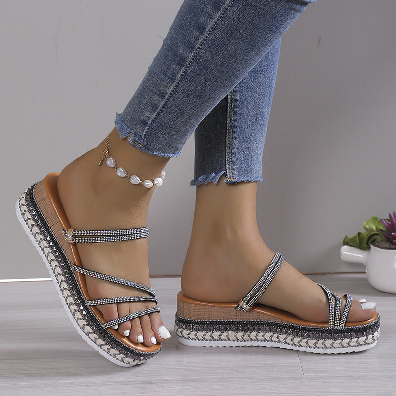 Sandalen mit Riemen und Plateau – Bild 17 | LuxeStyle
