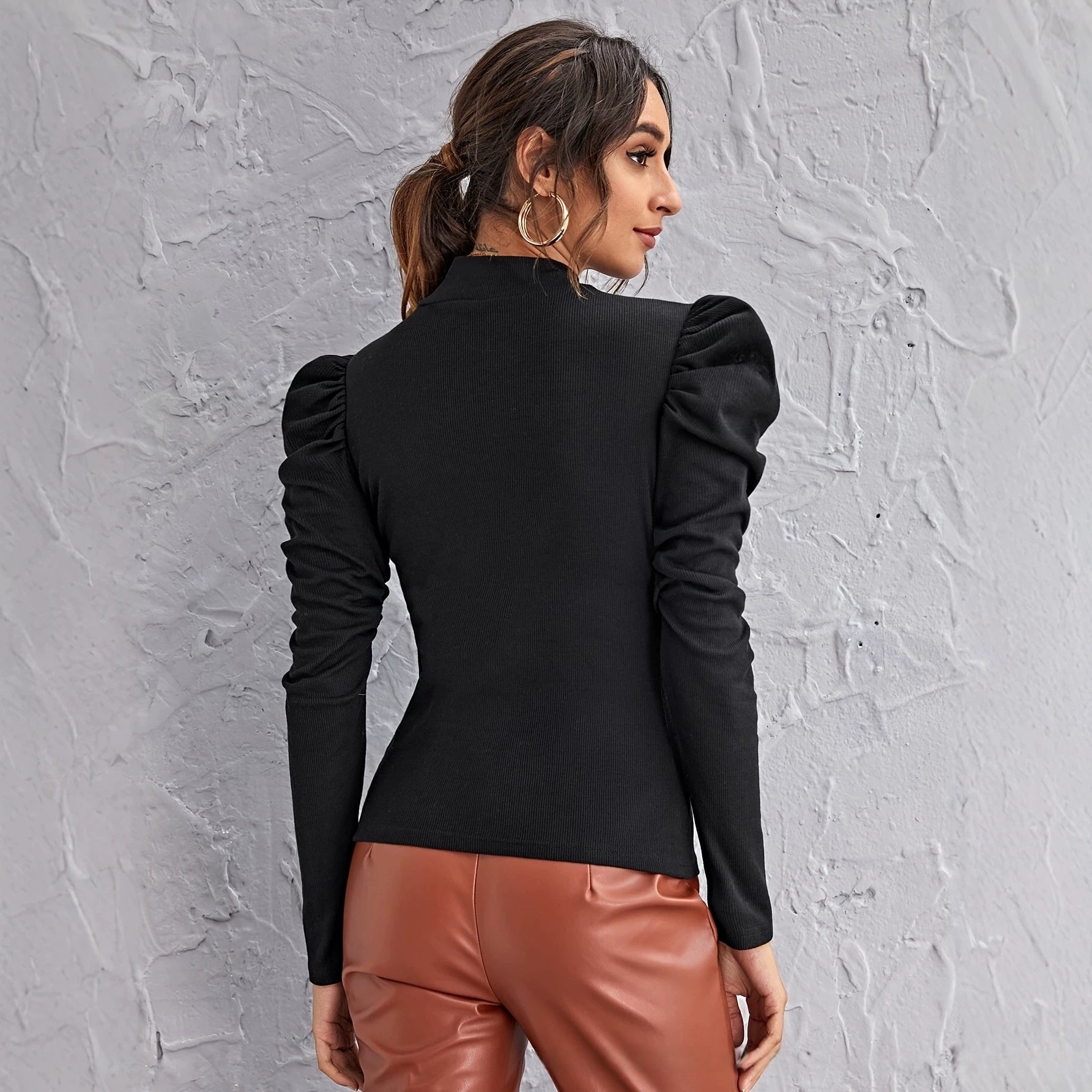 Elegantes Langarm-Top mit Tweed-Ärmeln