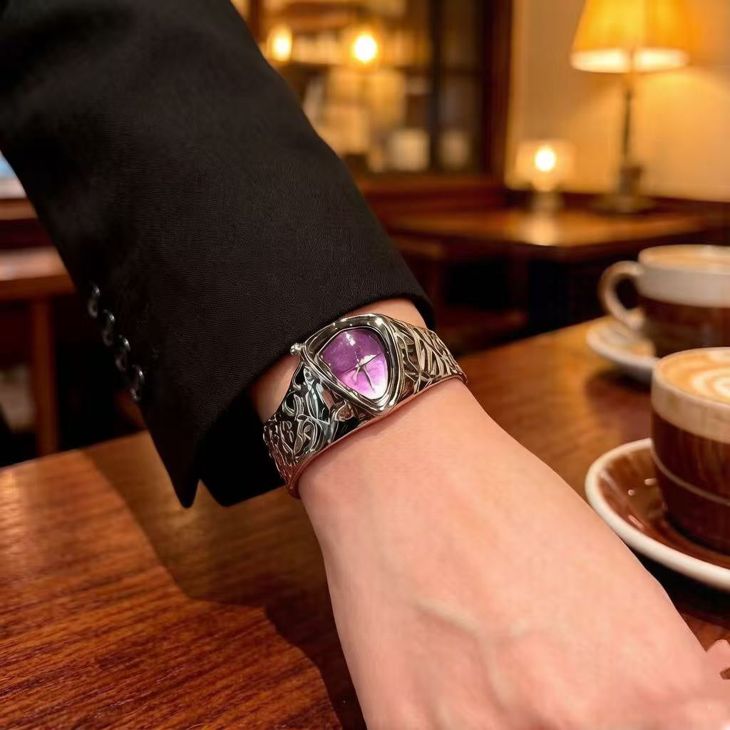 Dreieck-Armbanduhr