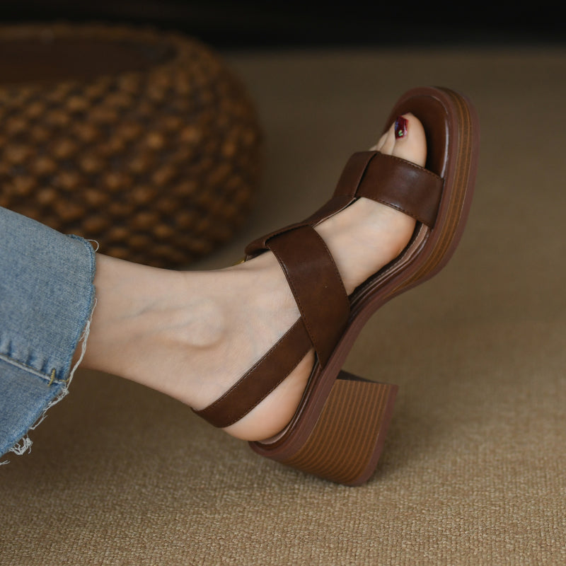 Retro-Sandalen mit T-Schnalle – Bild 3 | LuxeStyle