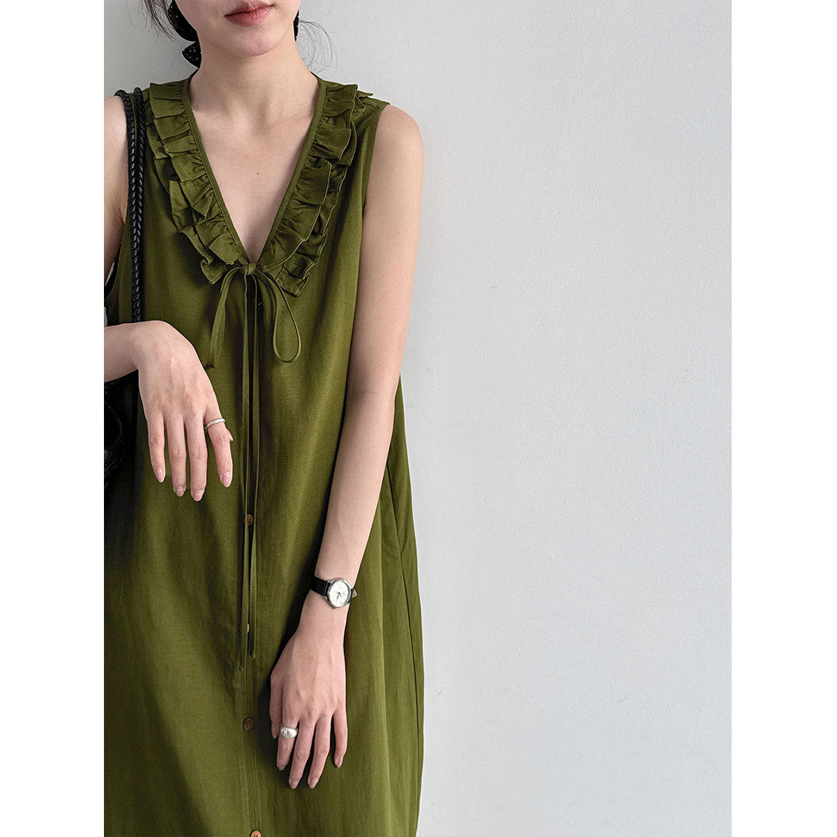 Ärmelloses V-Neck Kleid mit Rüschen