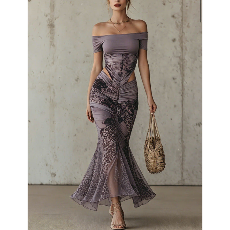 Blauer Rock mit asymmetrischem Kleid