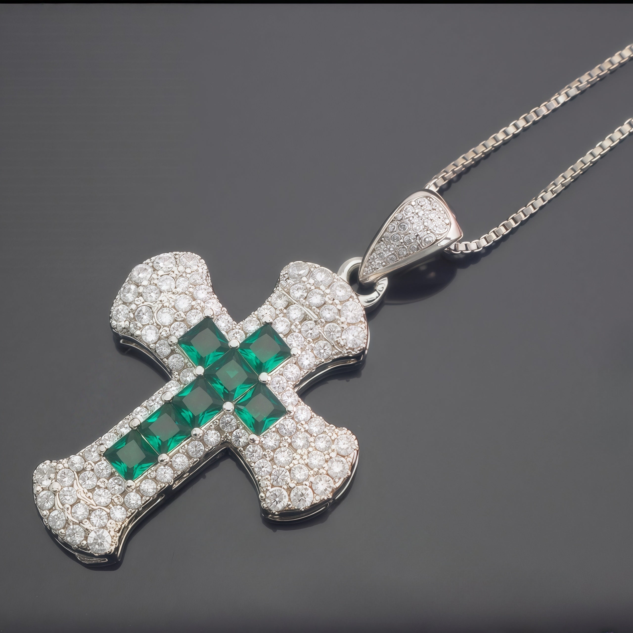 Halskette Kreuz Smaragdgrün Zirkonia