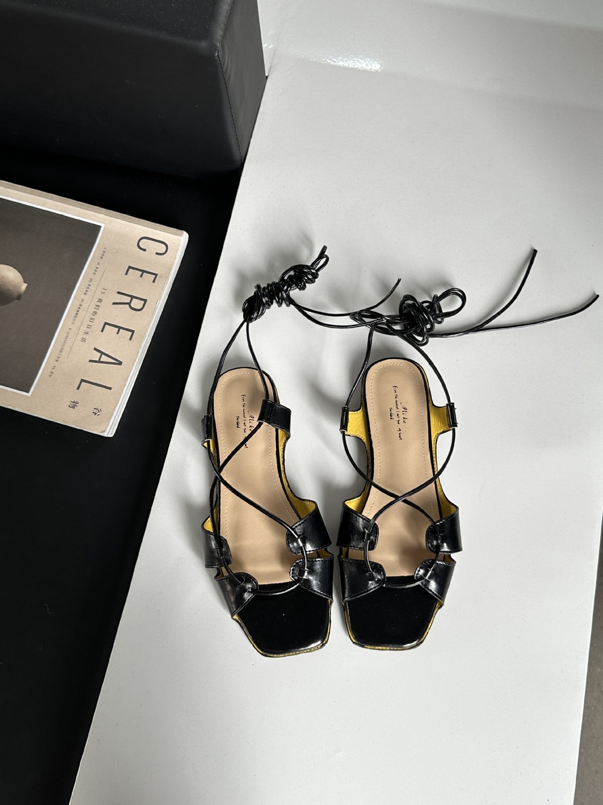 Fashion Cross Lace-up Flache Sandalen – Bild 6 | LuxeStyle