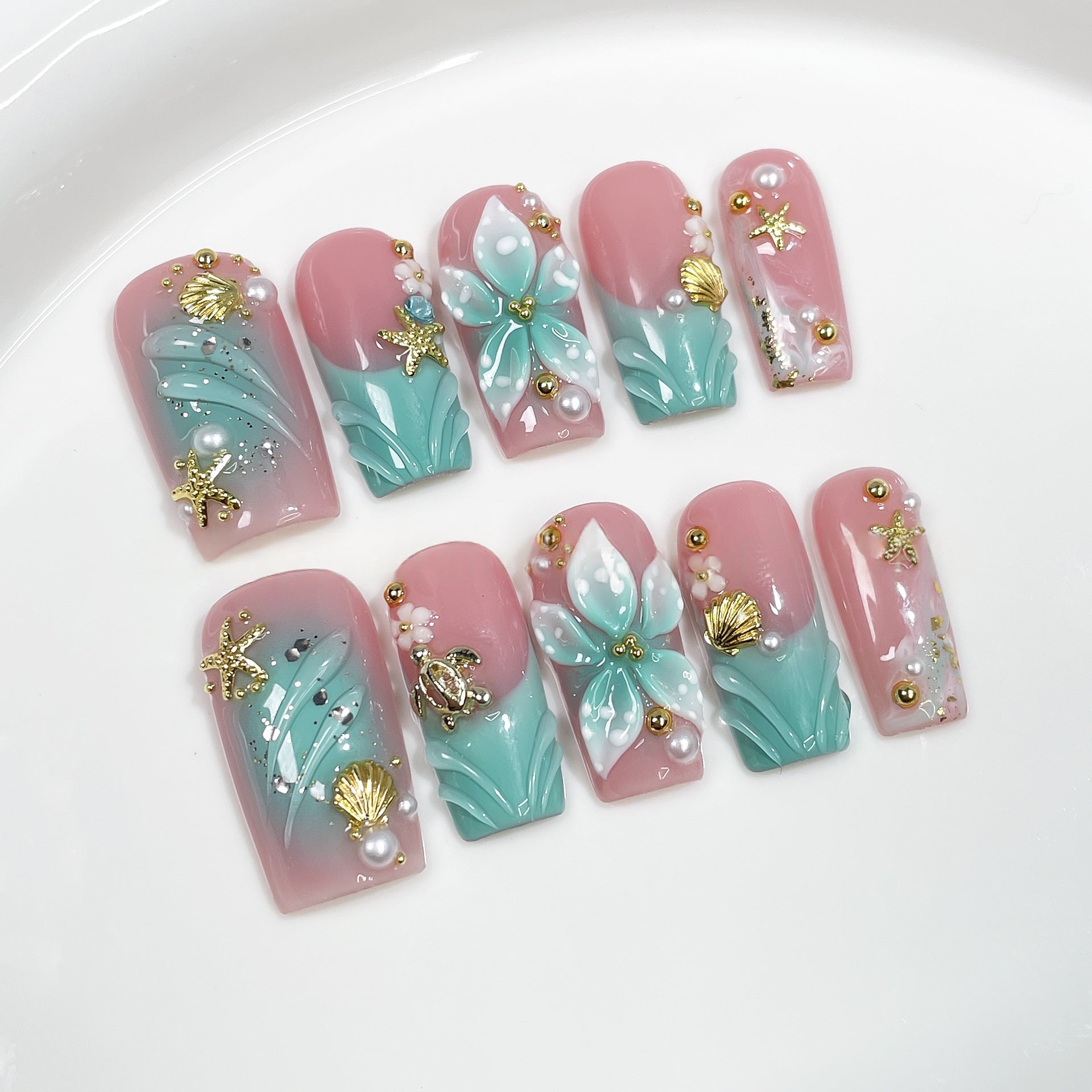 3D Gradient Nageldesign mit Meeresmotiven