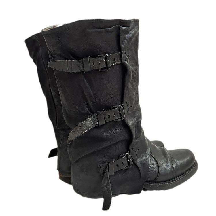 Retro-Booties mit Lederriemen und Falten