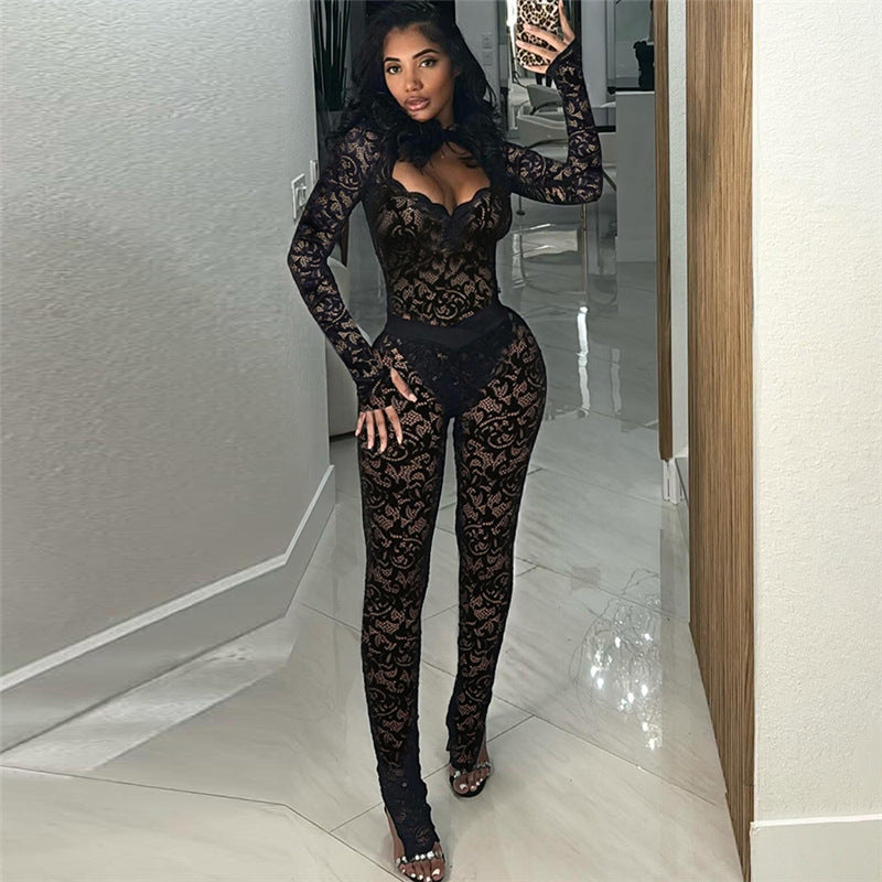 Eleganter Spitzen-Jumpsuit mit transparenten Details