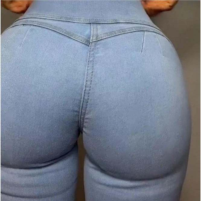 Formende Apfelpfanne-Jeans in Hellblau