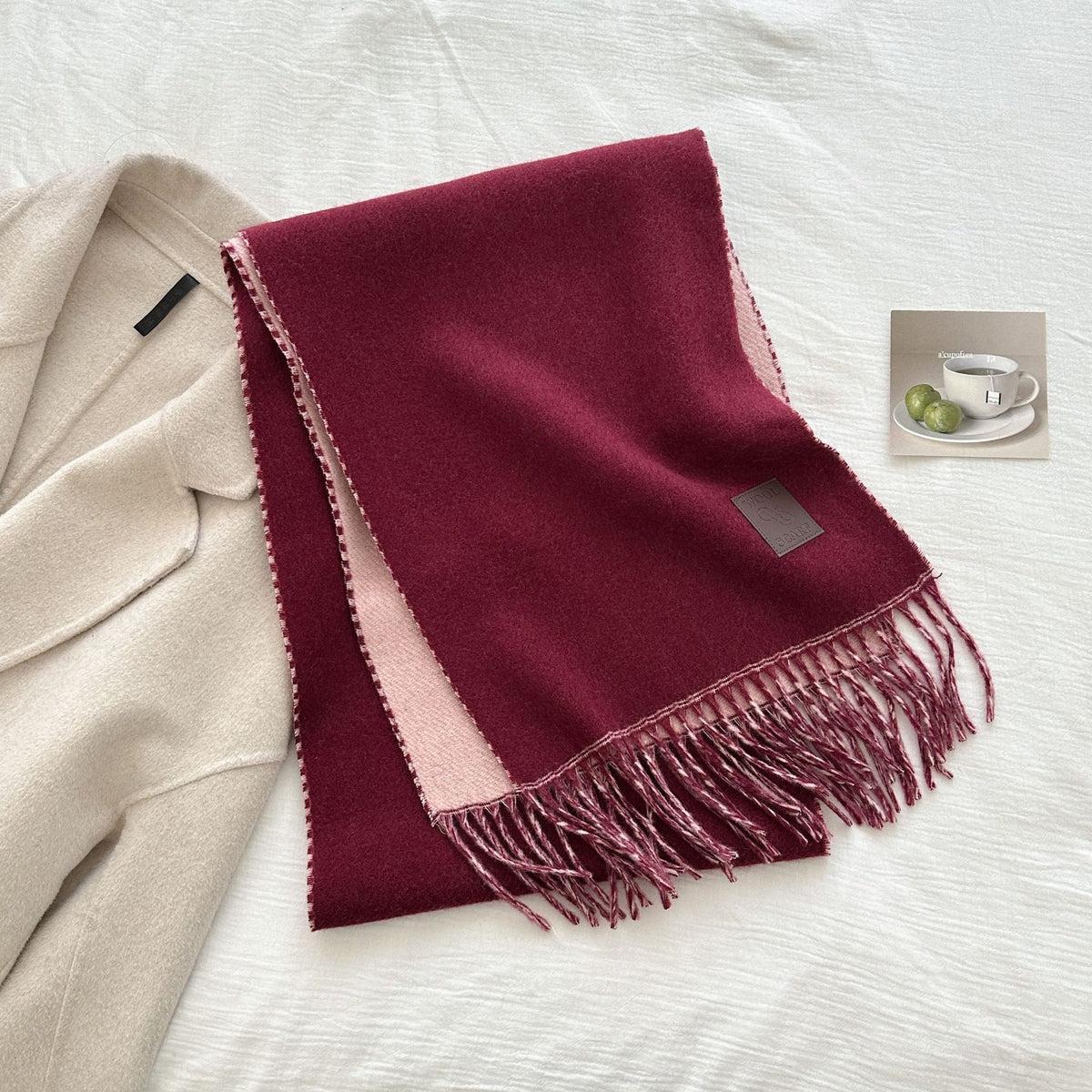 Doppelseitiger Wollschal mit Pailletten – Bild 20 | LuxeStyle
