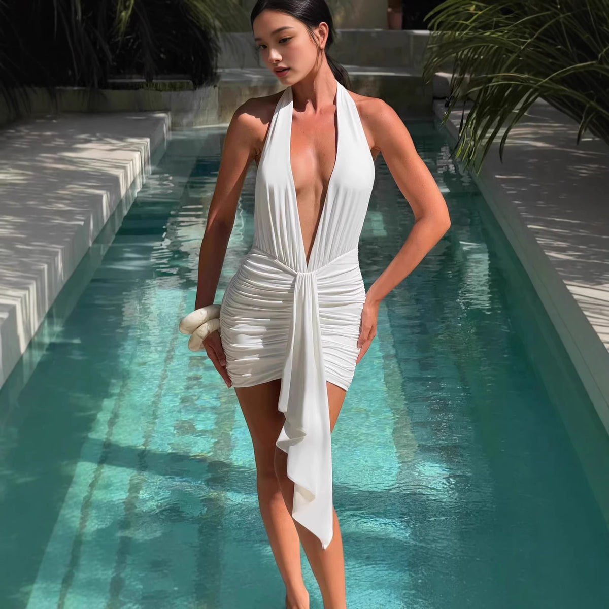 Neckholder-Minikleid mit Rückenschnürung – Bild 3 | LuxeStyle