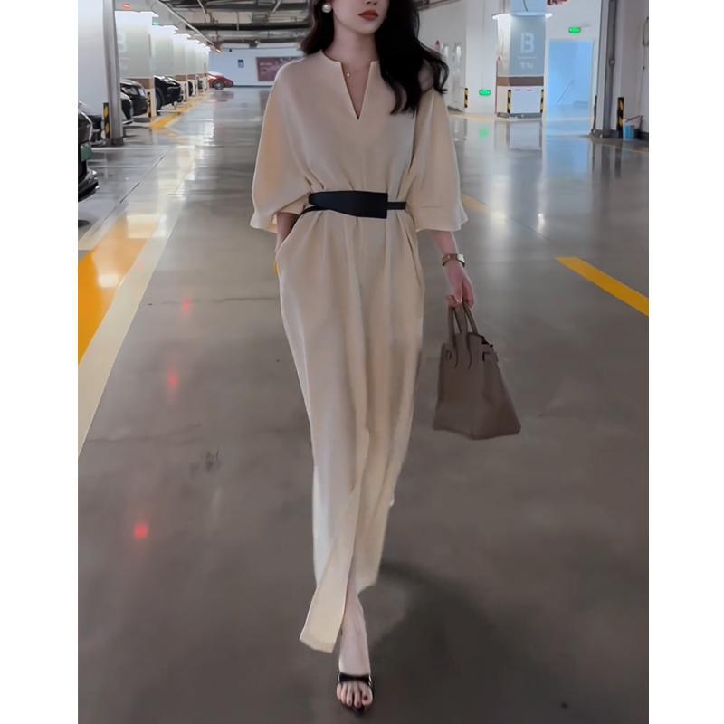 Elegantes V-Ausschnitt Midikleid mit Gürtel