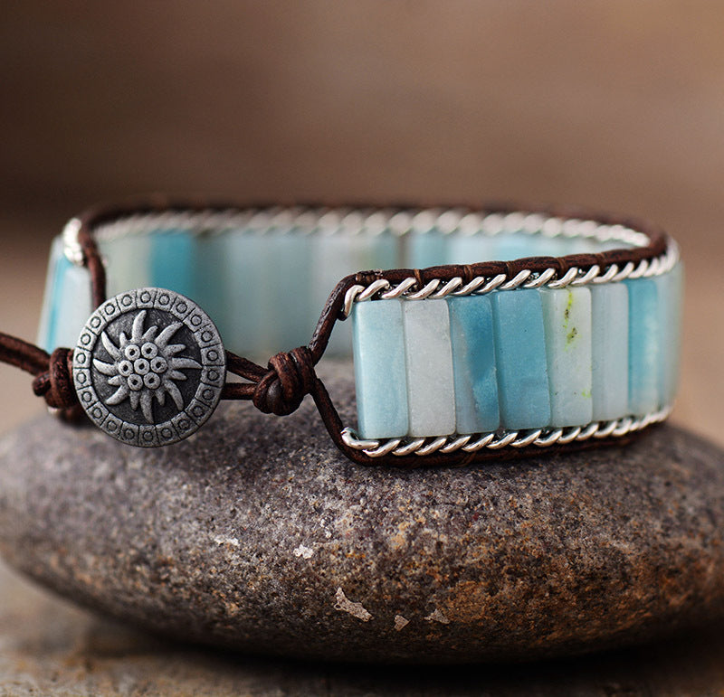 Handgemachtes Lederarmband mit Herz- und Geometrie-Elementen | LuxeStyle